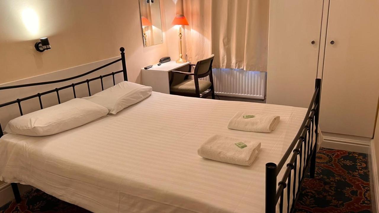 Double Room Private Bathroom