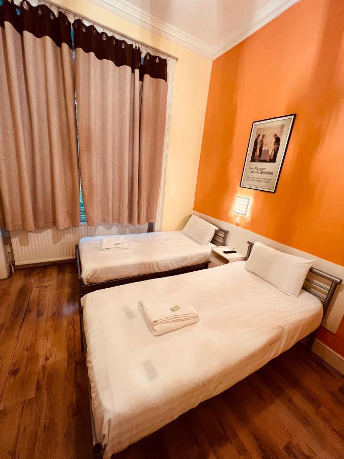 Twin Room Private Bathroom